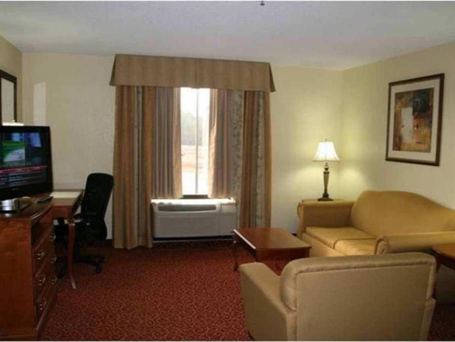 Hampton Inn & Suites Mccomb Exterior photo