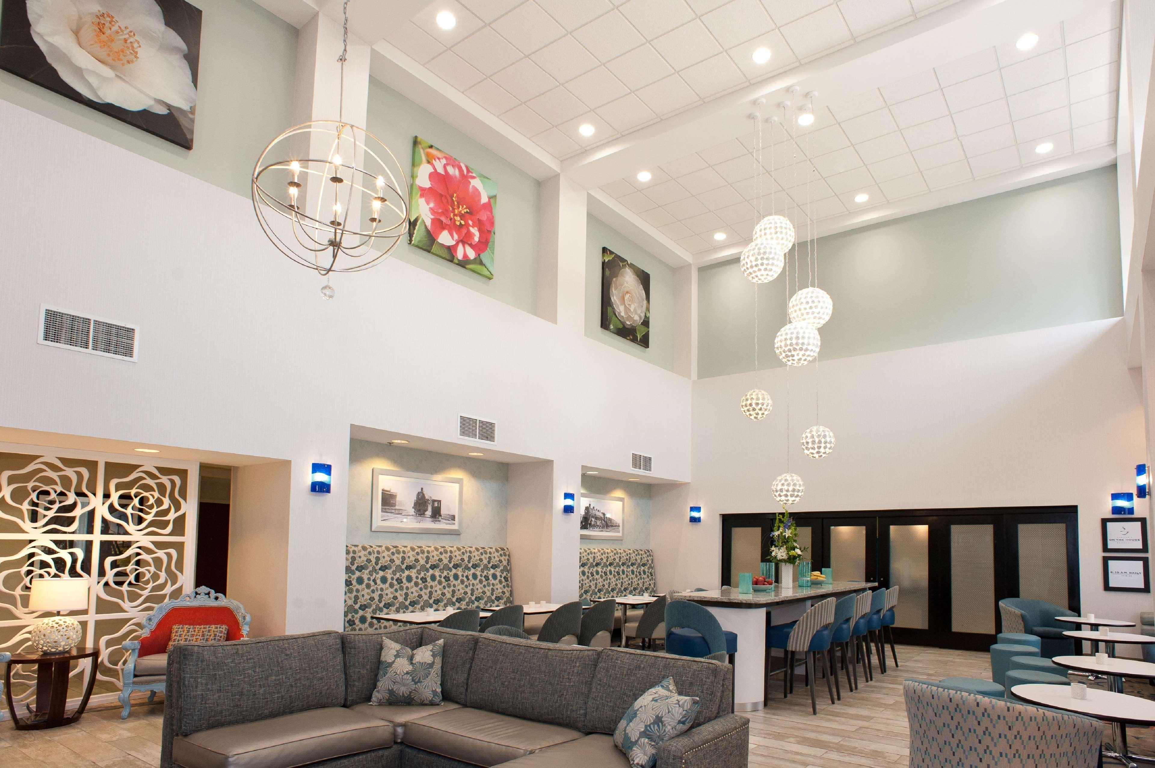 Hampton Inn & Suites Mccomb Exterior photo