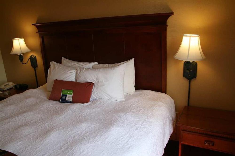 Hampton Inn & Suites Mccomb Room photo