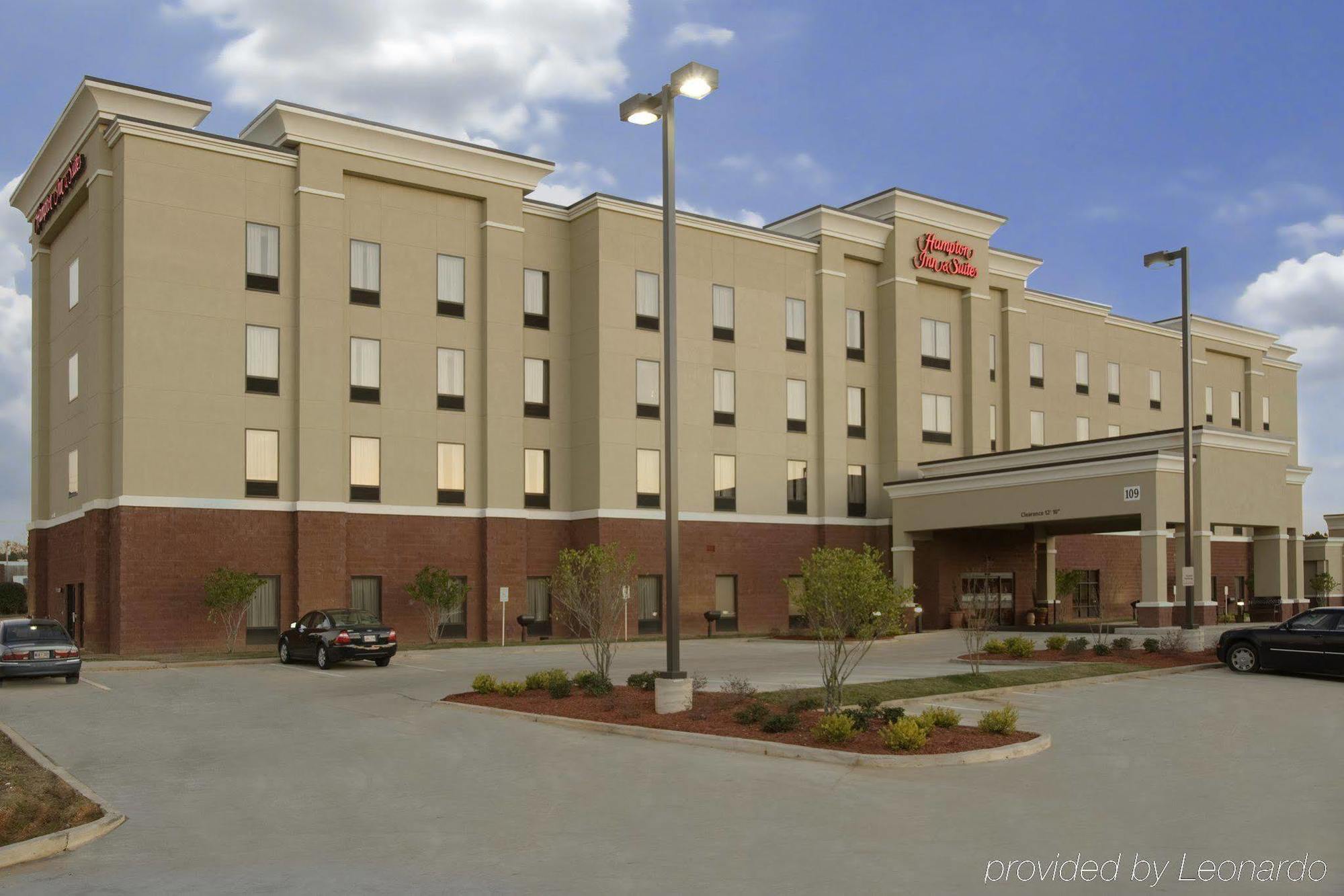 Hampton Inn & Suites Mccomb Exterior photo