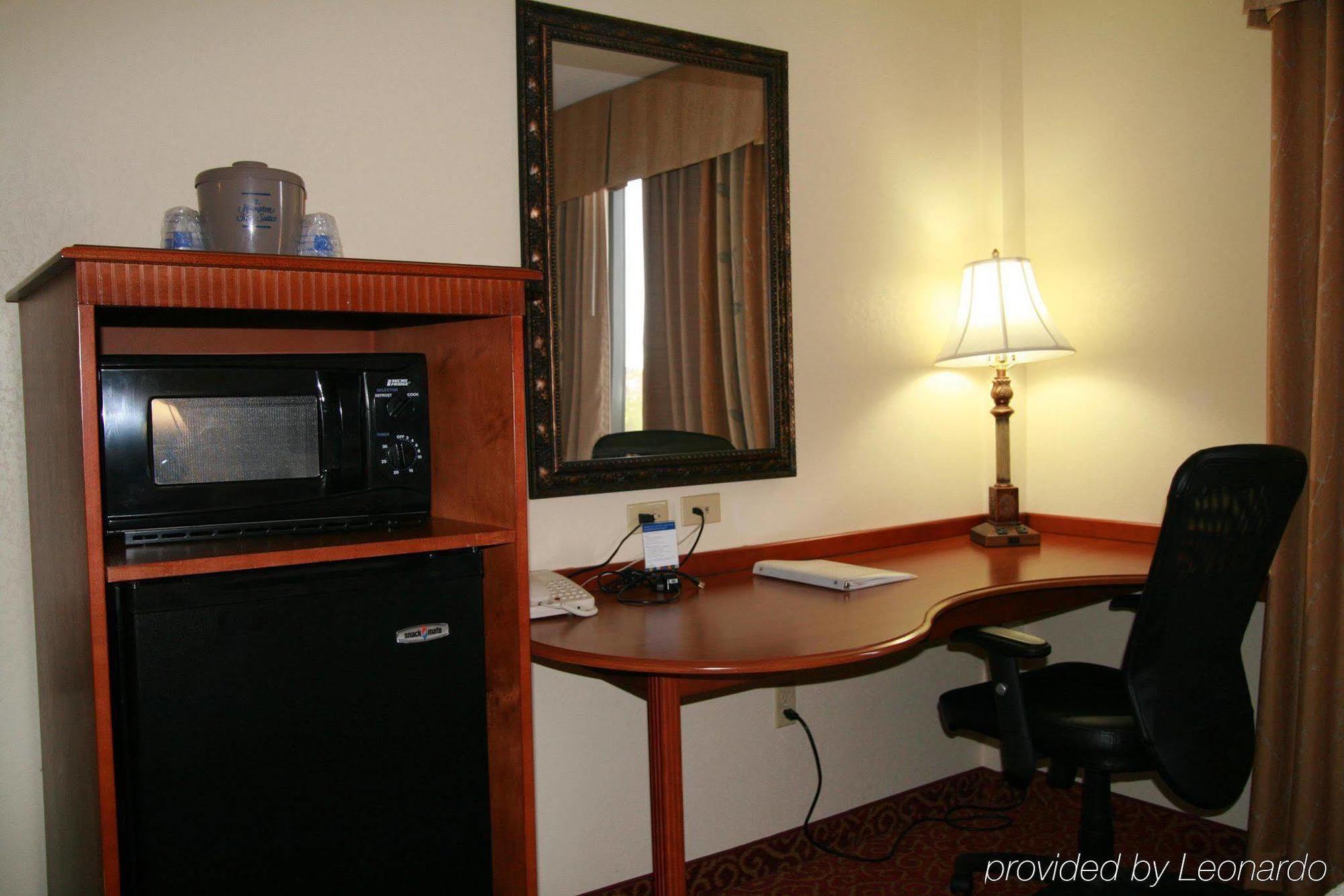 Hampton Inn & Suites Mccomb Room photo