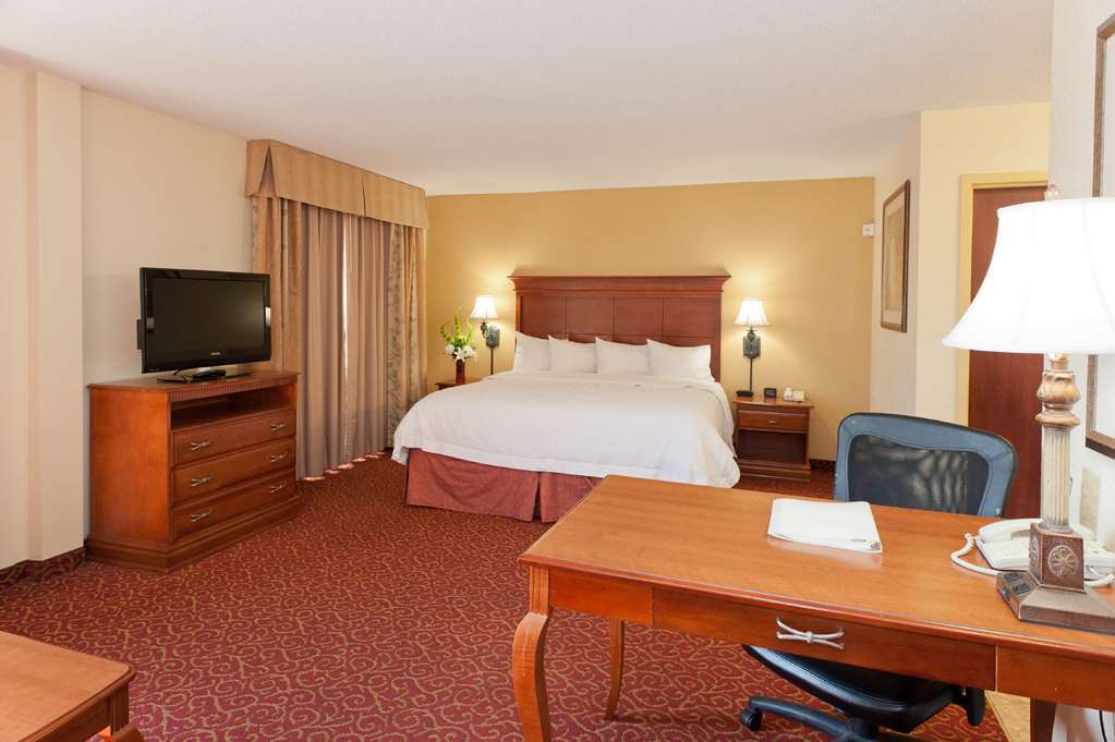 Hampton Inn & Suites Mccomb Room photo